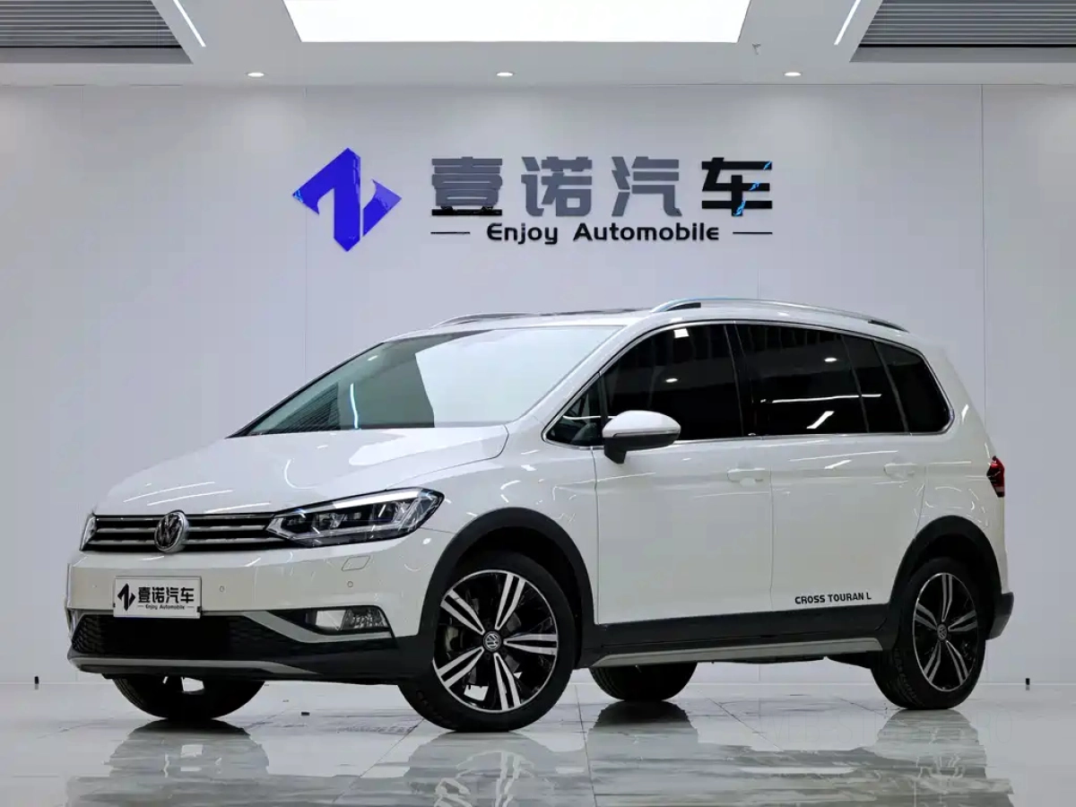 VOLKSWAGEN TOURAN  2020