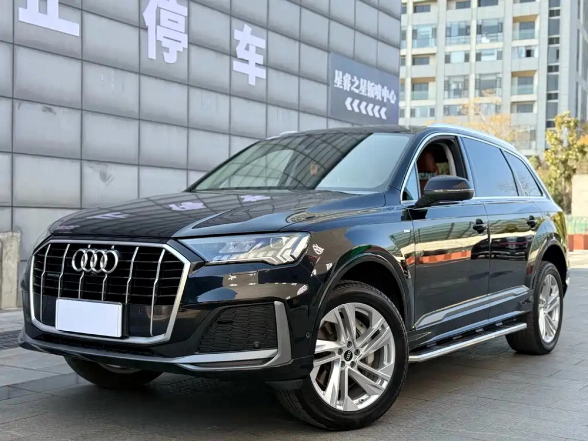 AUDI Q7  2021