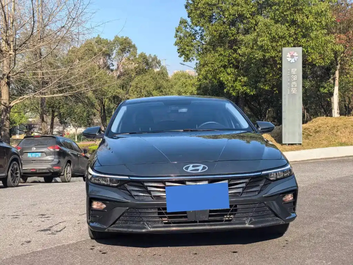 HYUNDAI ELANTRA