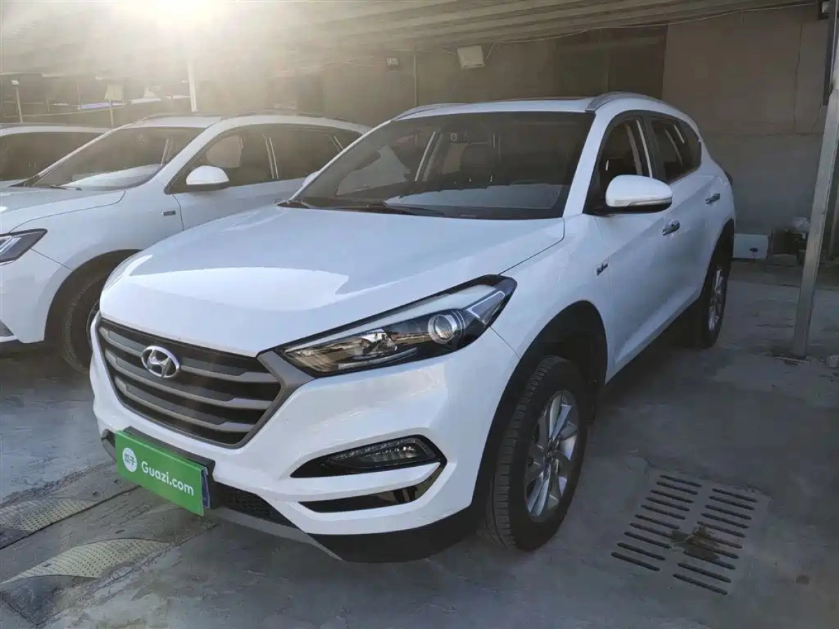 HYUNDAI TUCSON