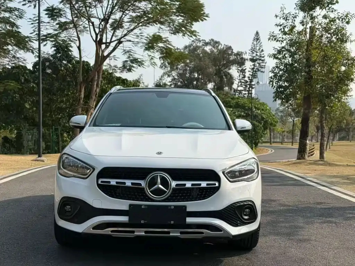 MERCEDES-BENZ GLA