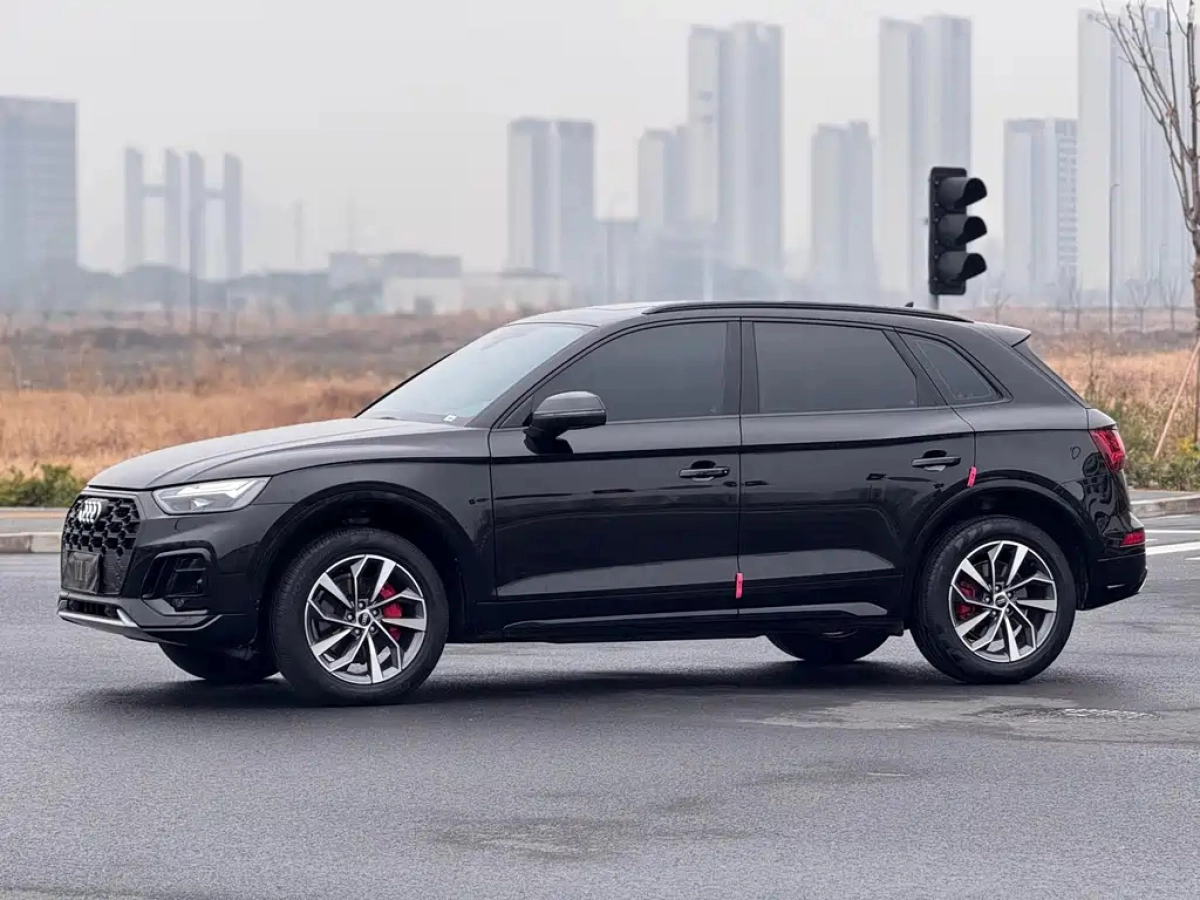AUDI Q5L  2025