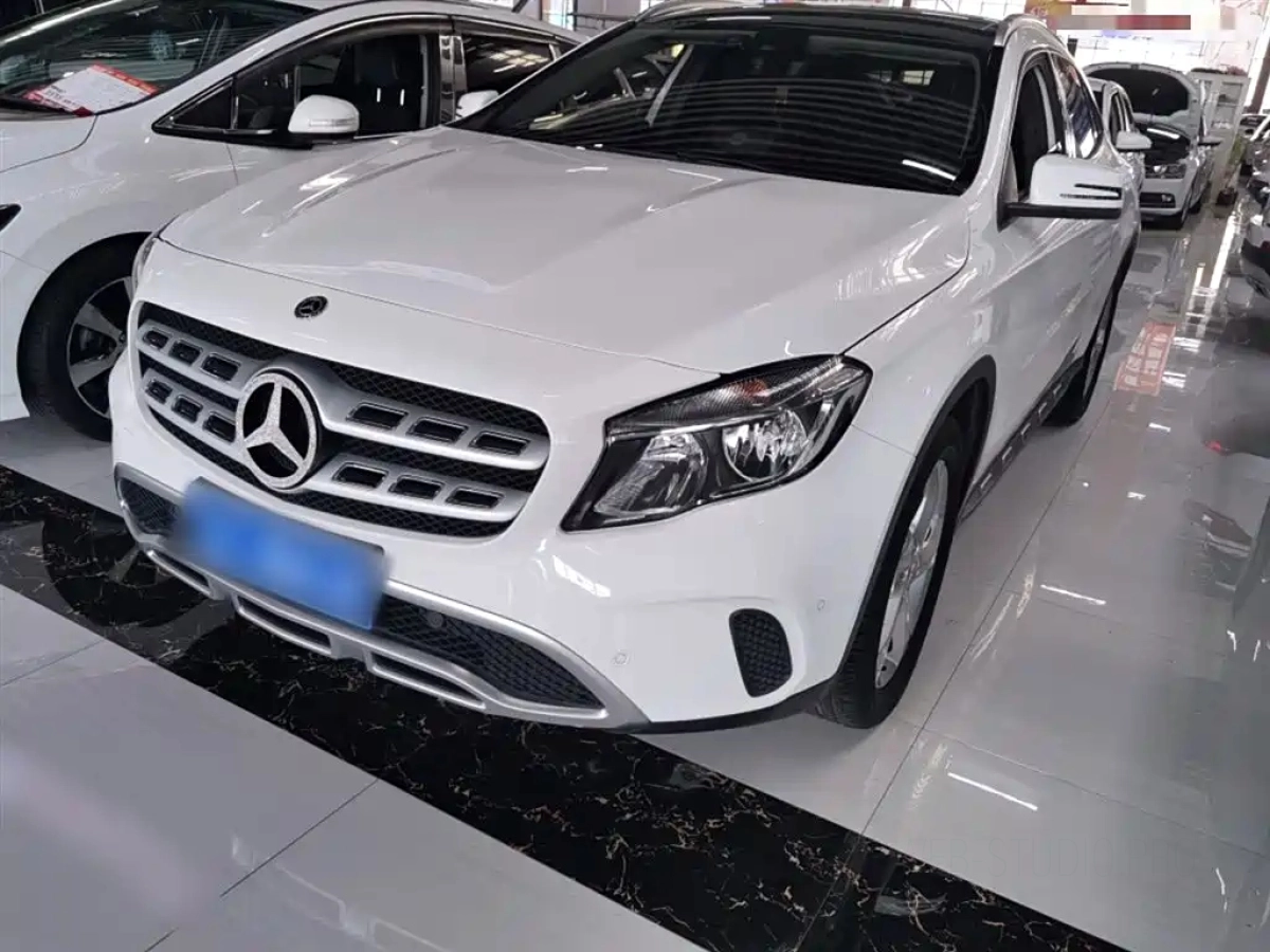 MERCEDES-BENZ GLA