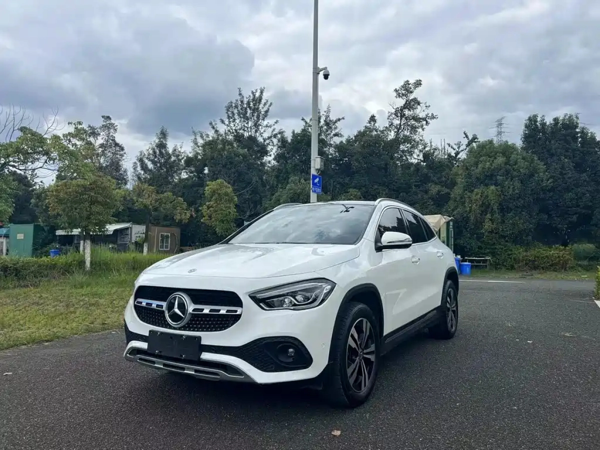 MERCEDES-BENZ GLA  2020
