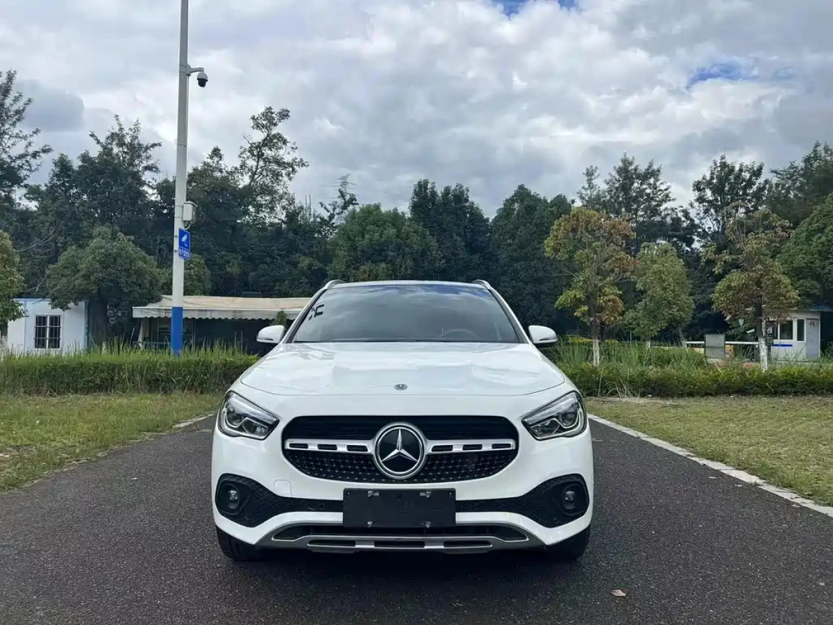 MERCEDES-BENZ GLA
