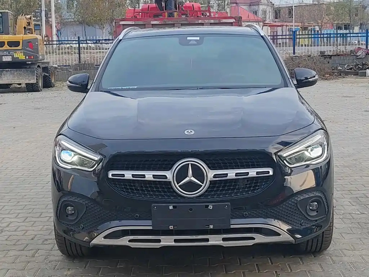 MERCEDES-BENZ GLA