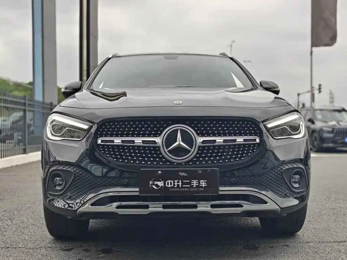 MERCEDES-BENZ GLA