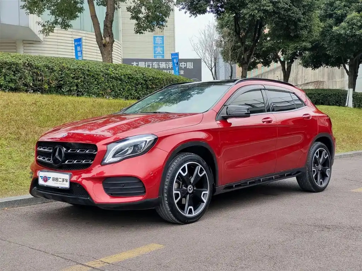 MERCEDES-BENZ GLA