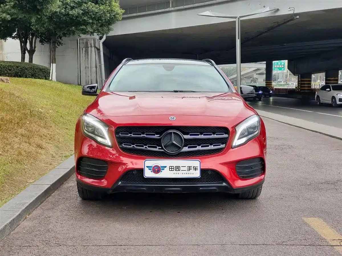 MERCEDES-BENZ GLA