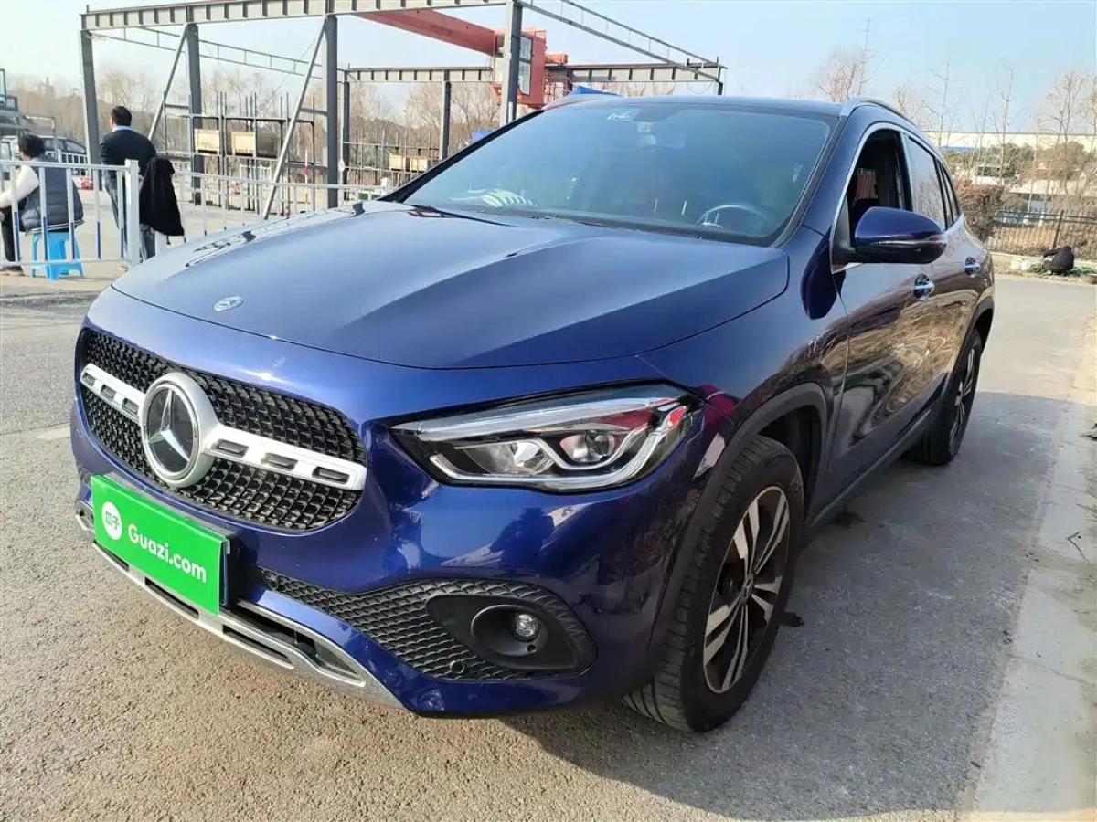 MERCEDES-BENZ GLA  2020