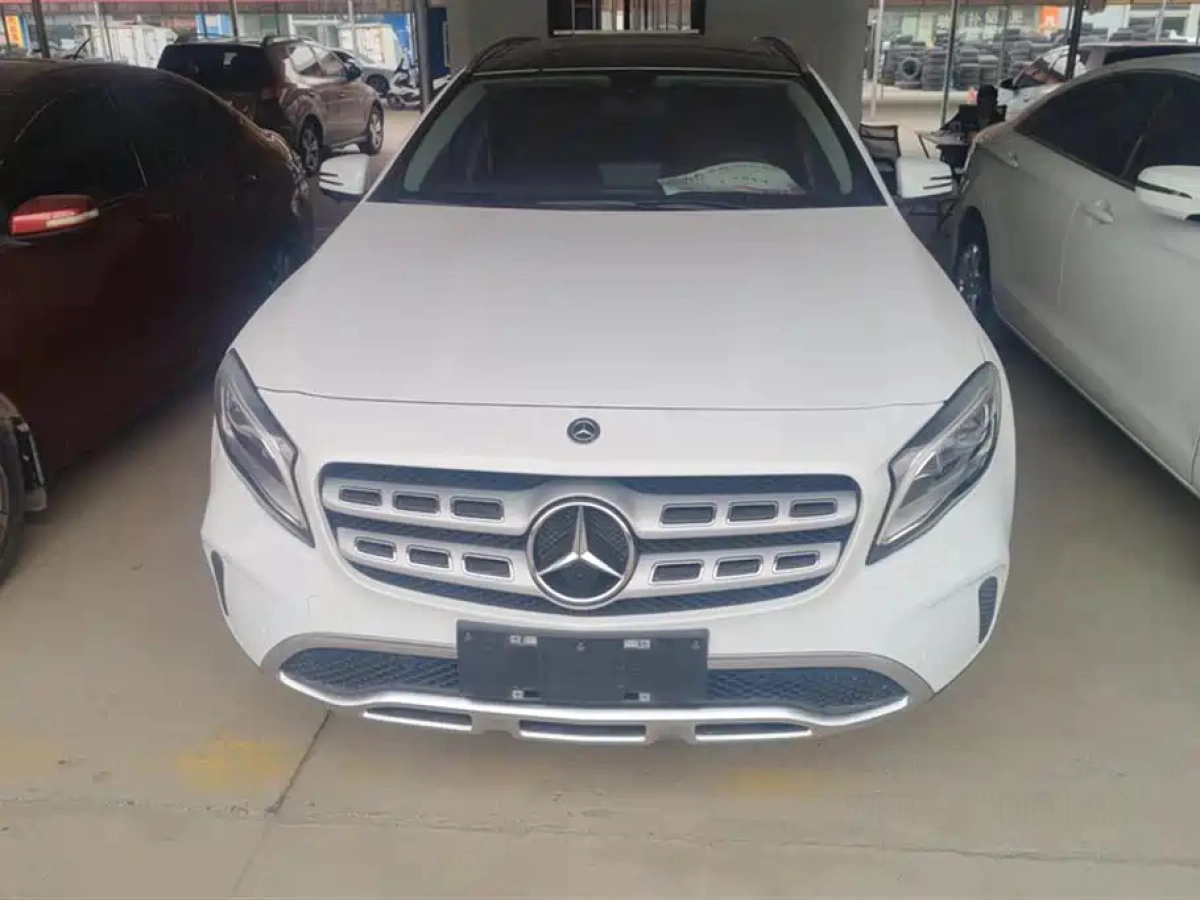 MERCEDES-BENZ GLA