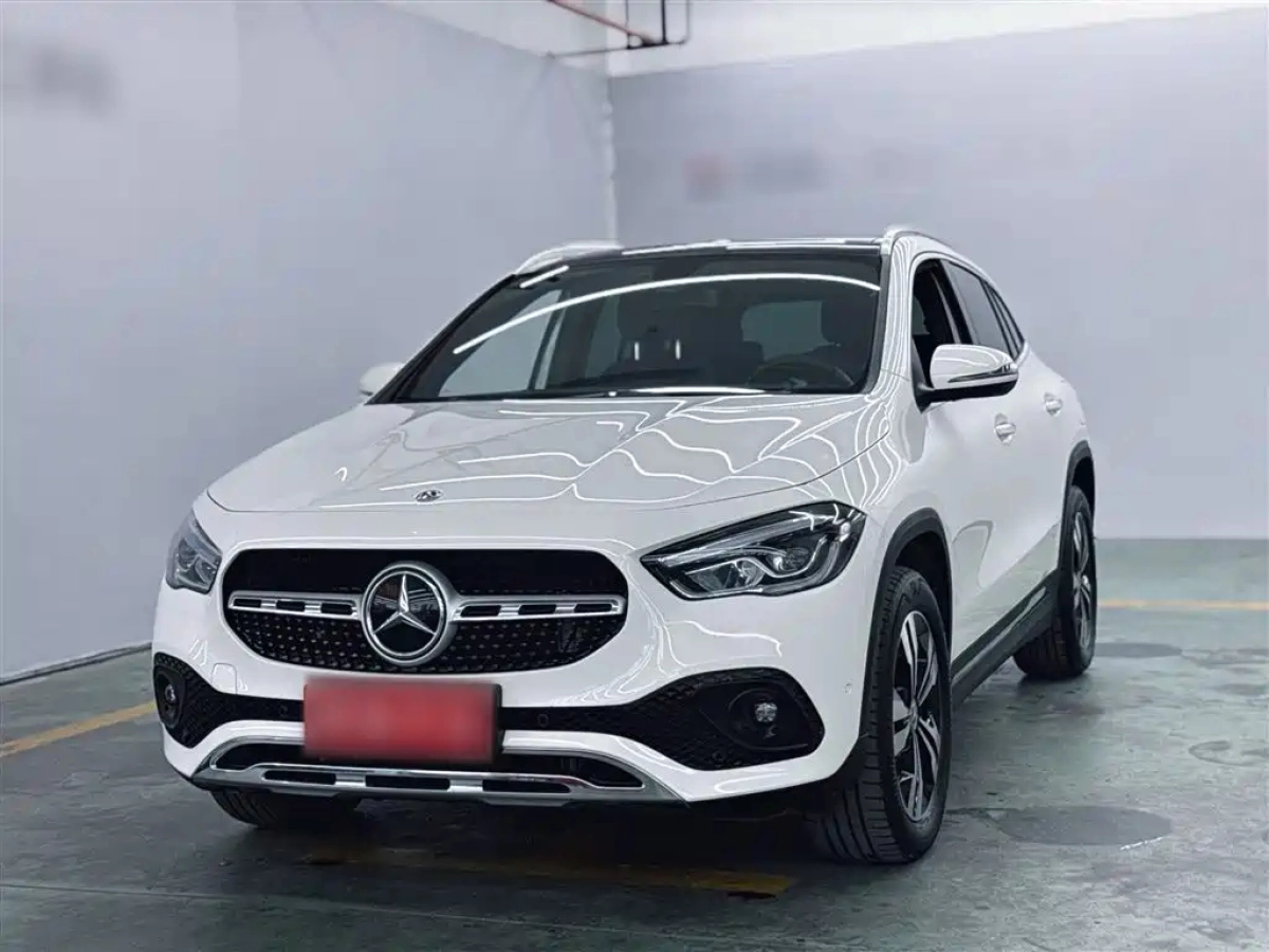 MERCEDES-BENZ GLA
