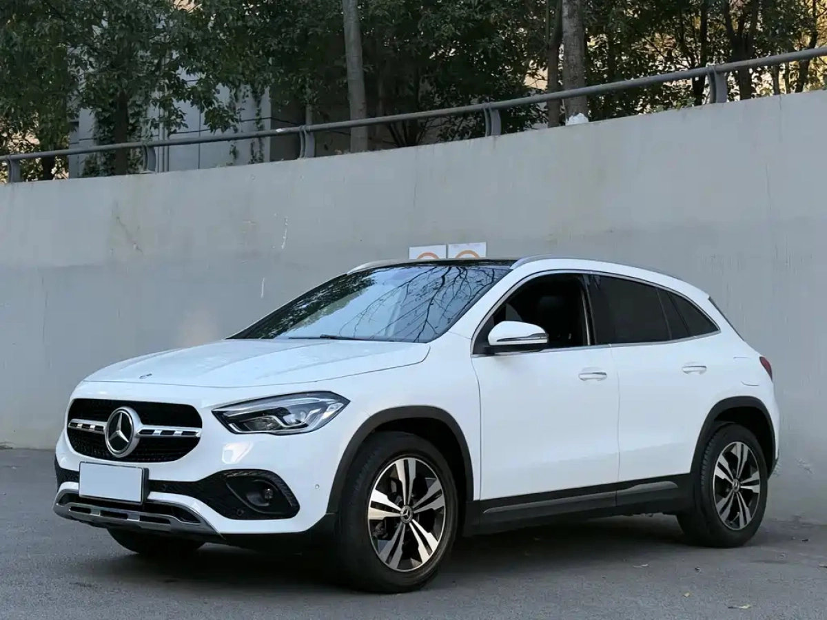 MERCEDES-BENZ GLA