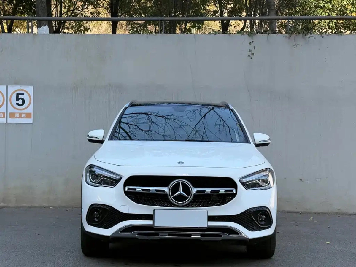 MERCEDES-BENZ GLA