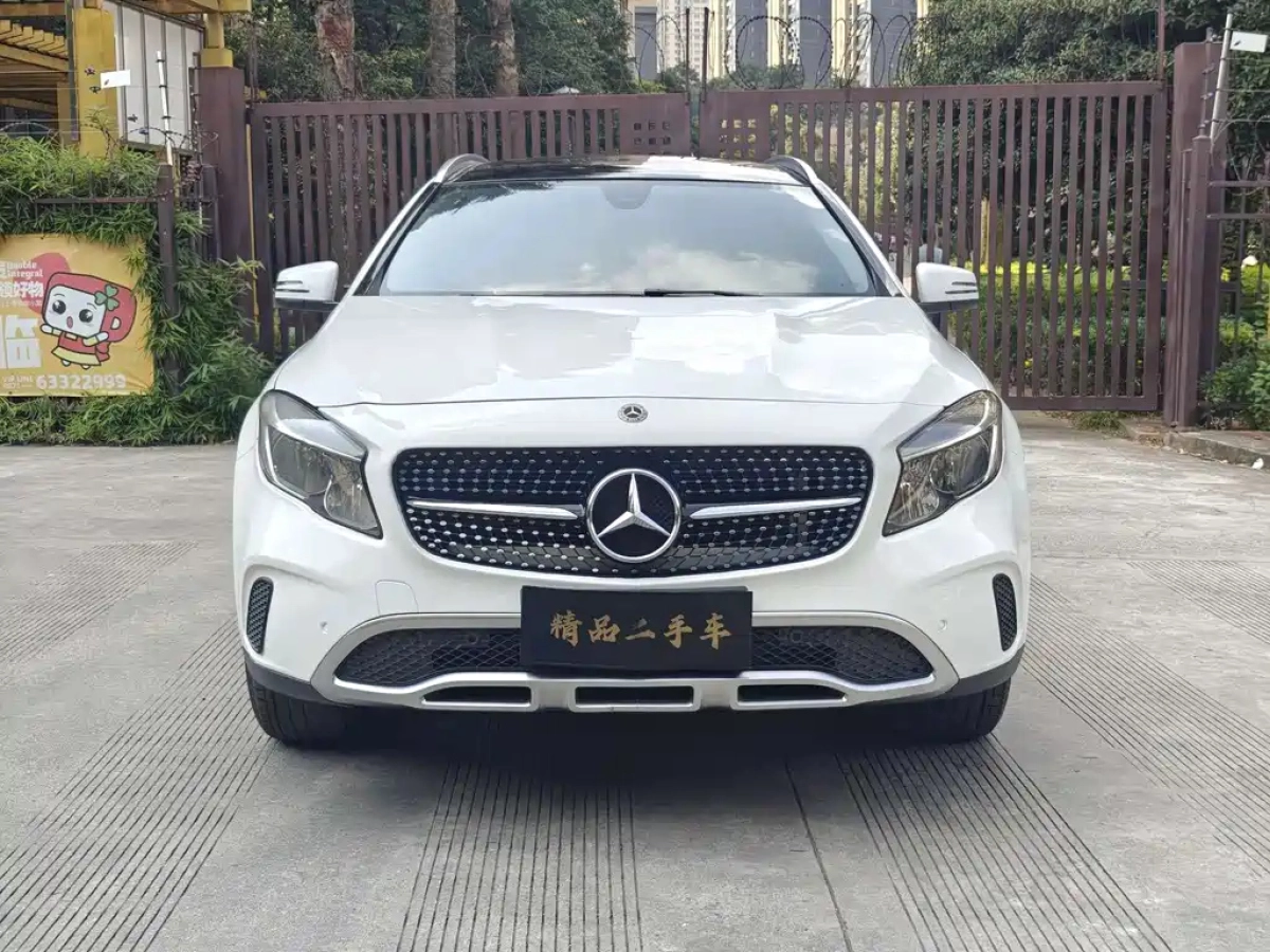MERCEDES-BENZ GLA