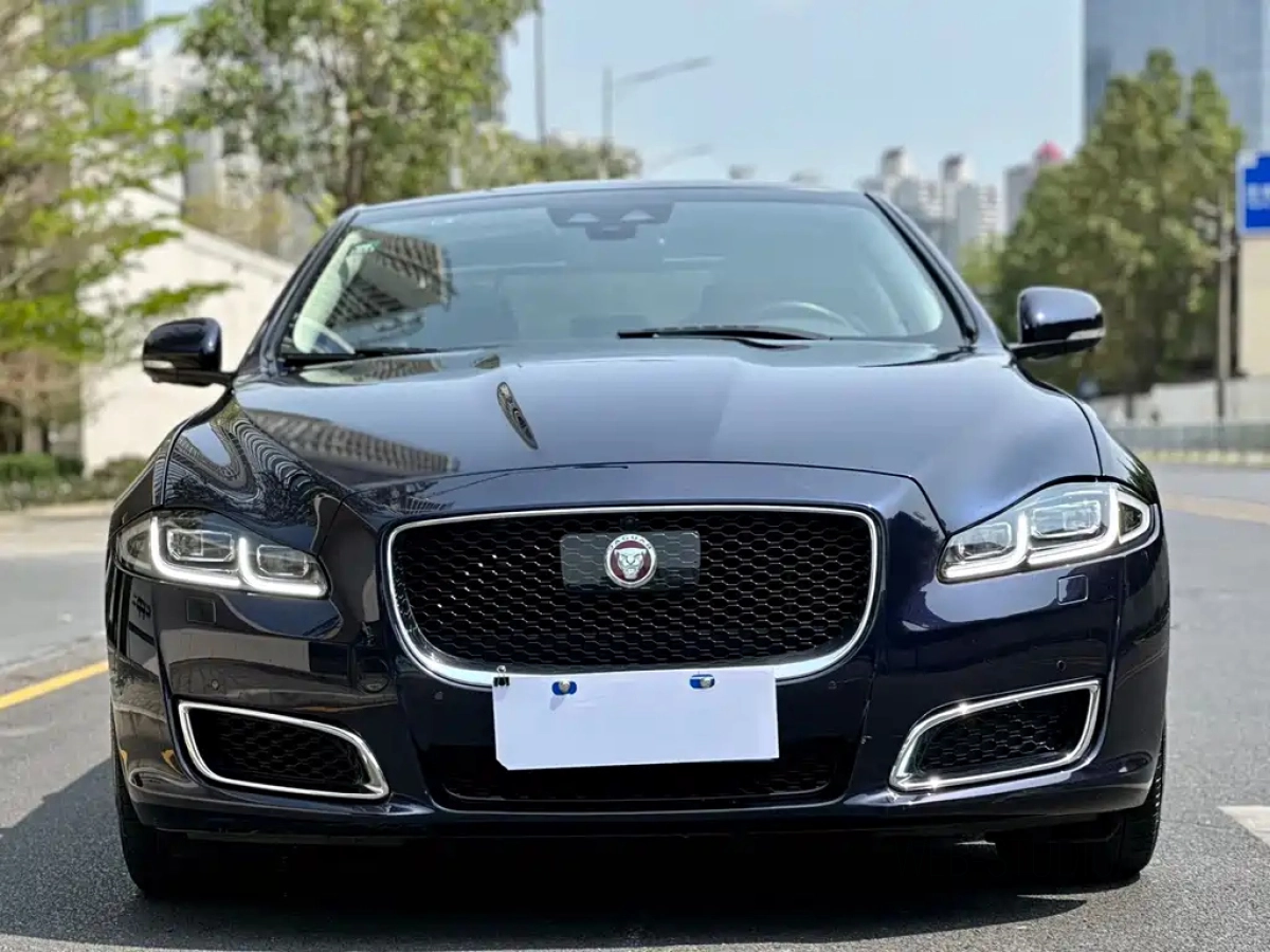 JAGUAR XJ