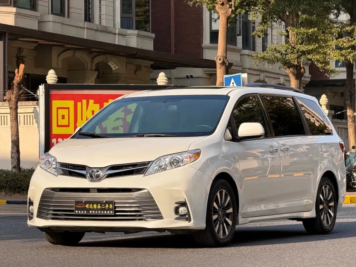 TOYOTA SIENNA