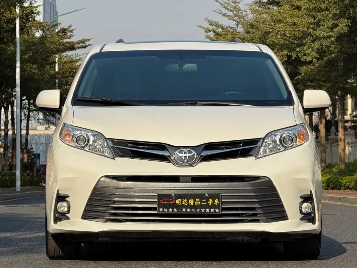 TOYOTA SIENNA