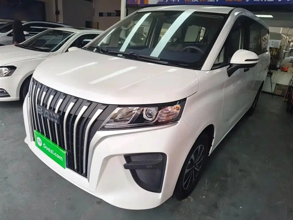 BAIC RISING M7  2025
