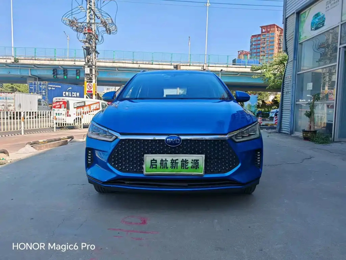 BYD E2