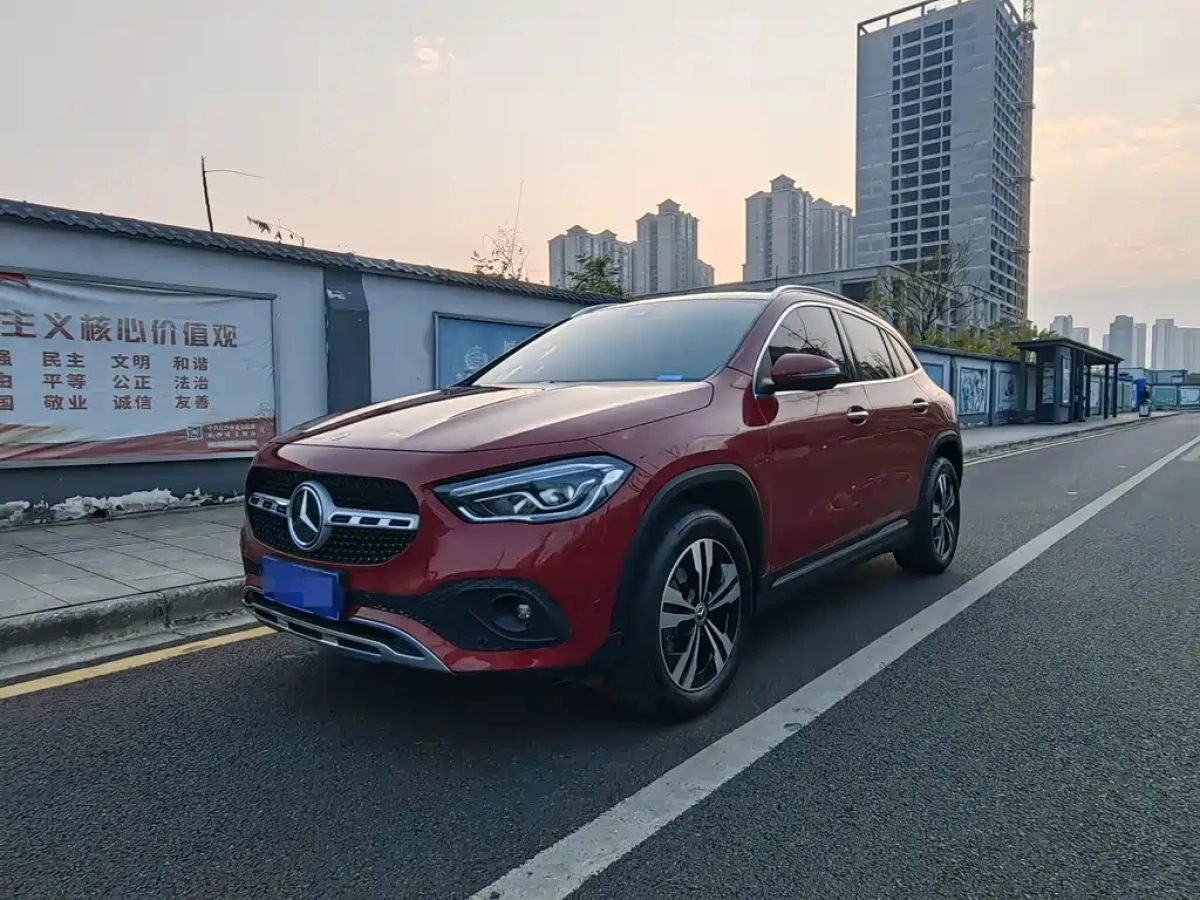 MERCEDES-BENZ GLA