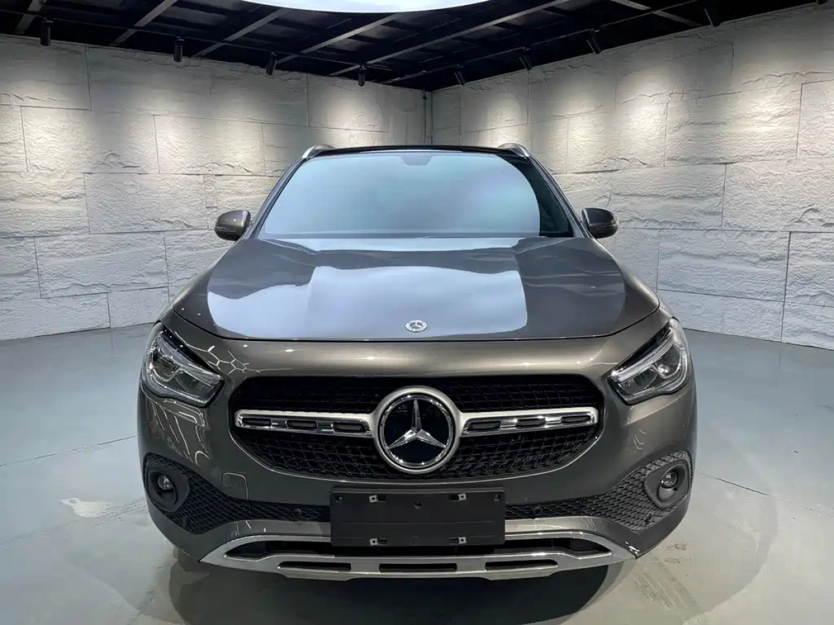 MERCEDES-BENZ GLA