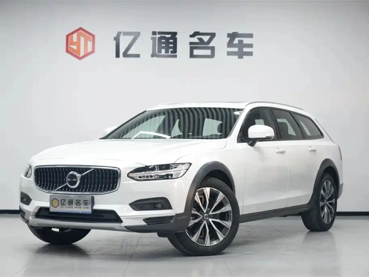 VOLVO V90  2023