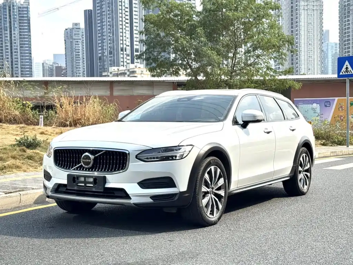 VOLVO V90  2023