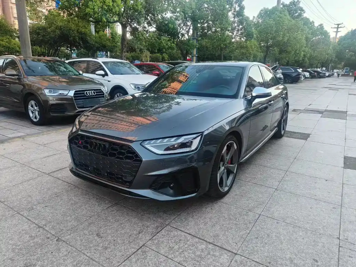 AUDI S4  2025