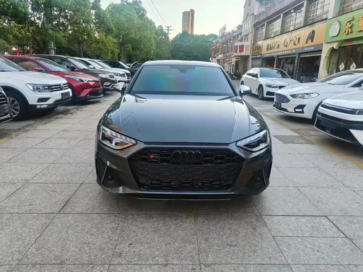 AUDI S4
