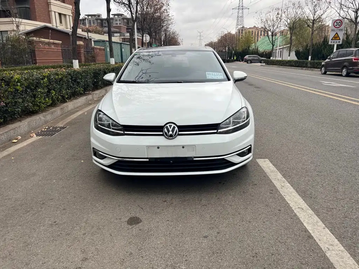 VOLKSWAGEN GOLF
