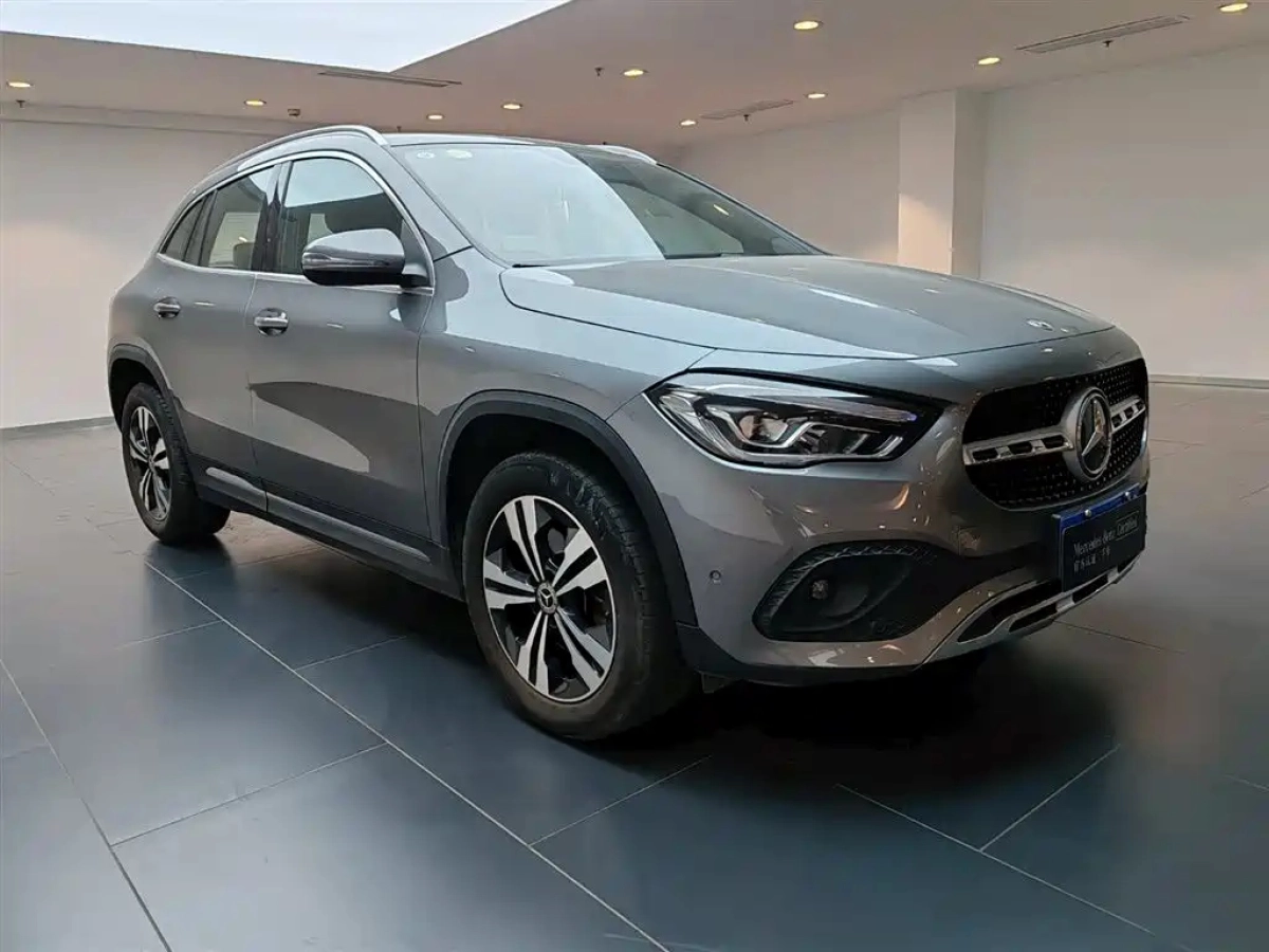 MERCEDES-BENZ GLA
