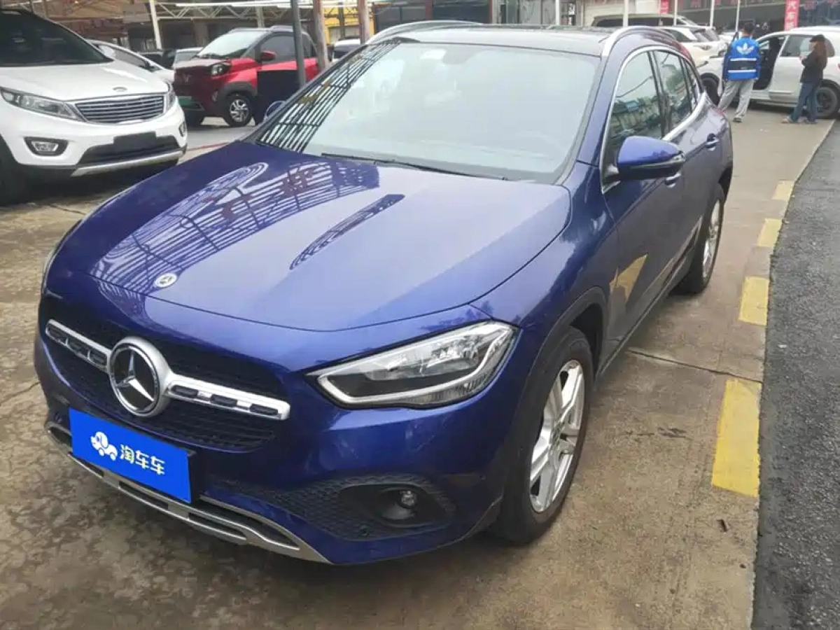 MERCEDES-BENZ GLA