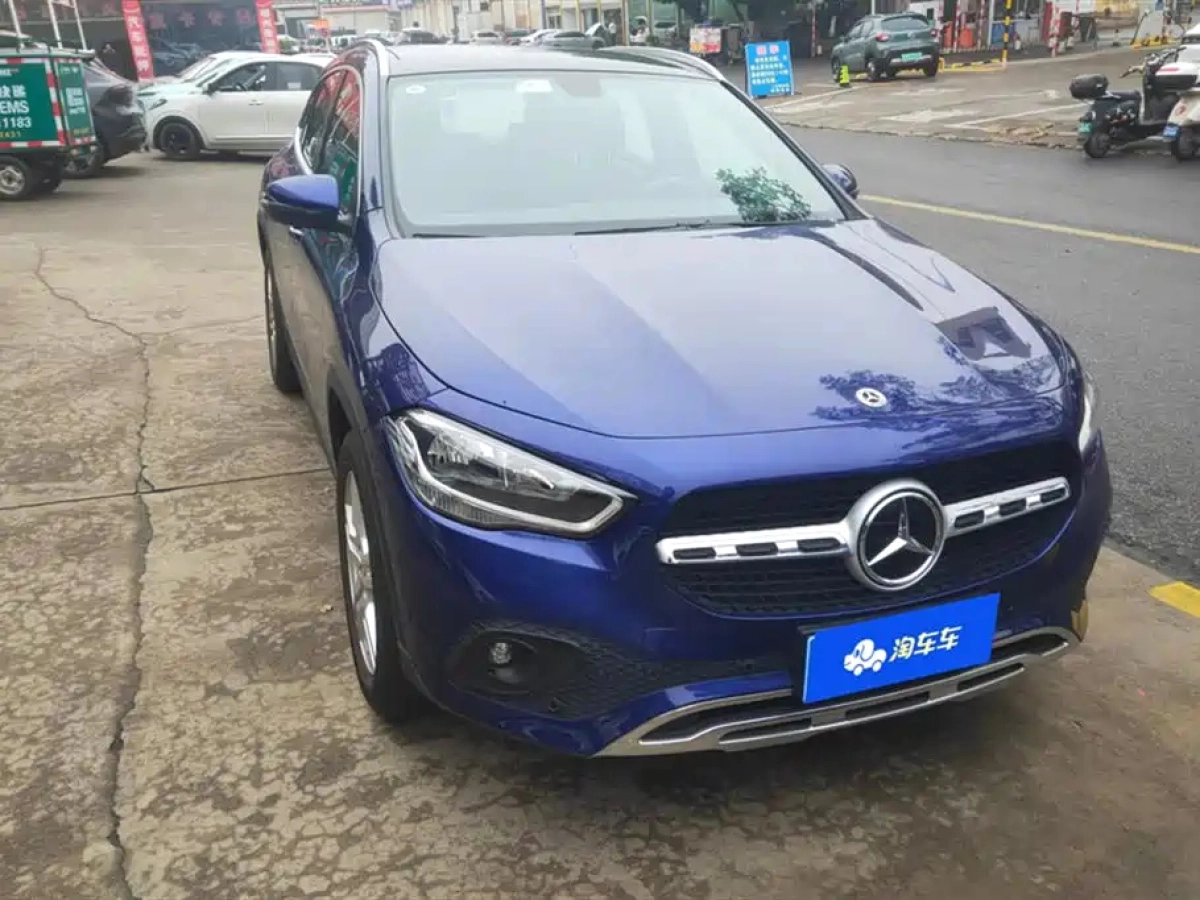 MERCEDES-BENZ GLA