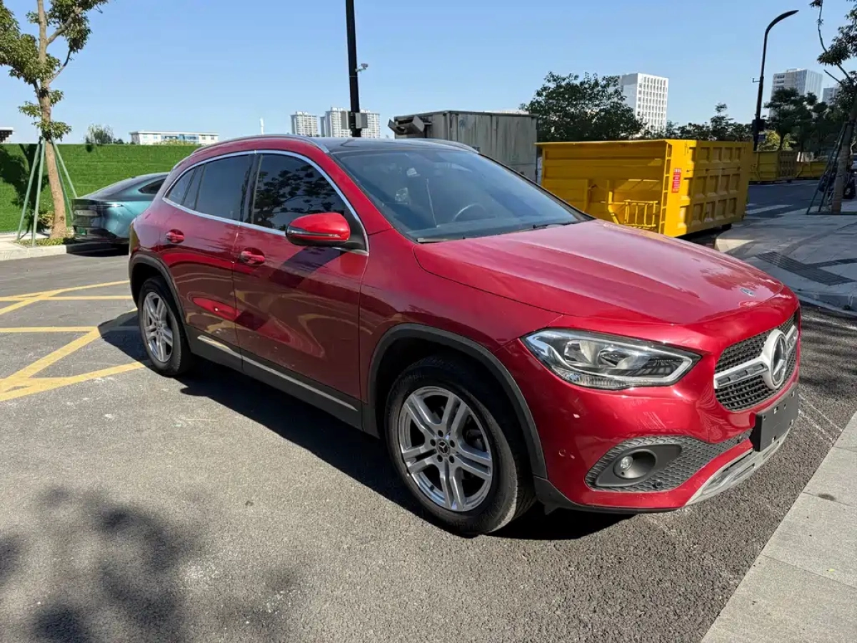 MERCEDES-BENZ GLA