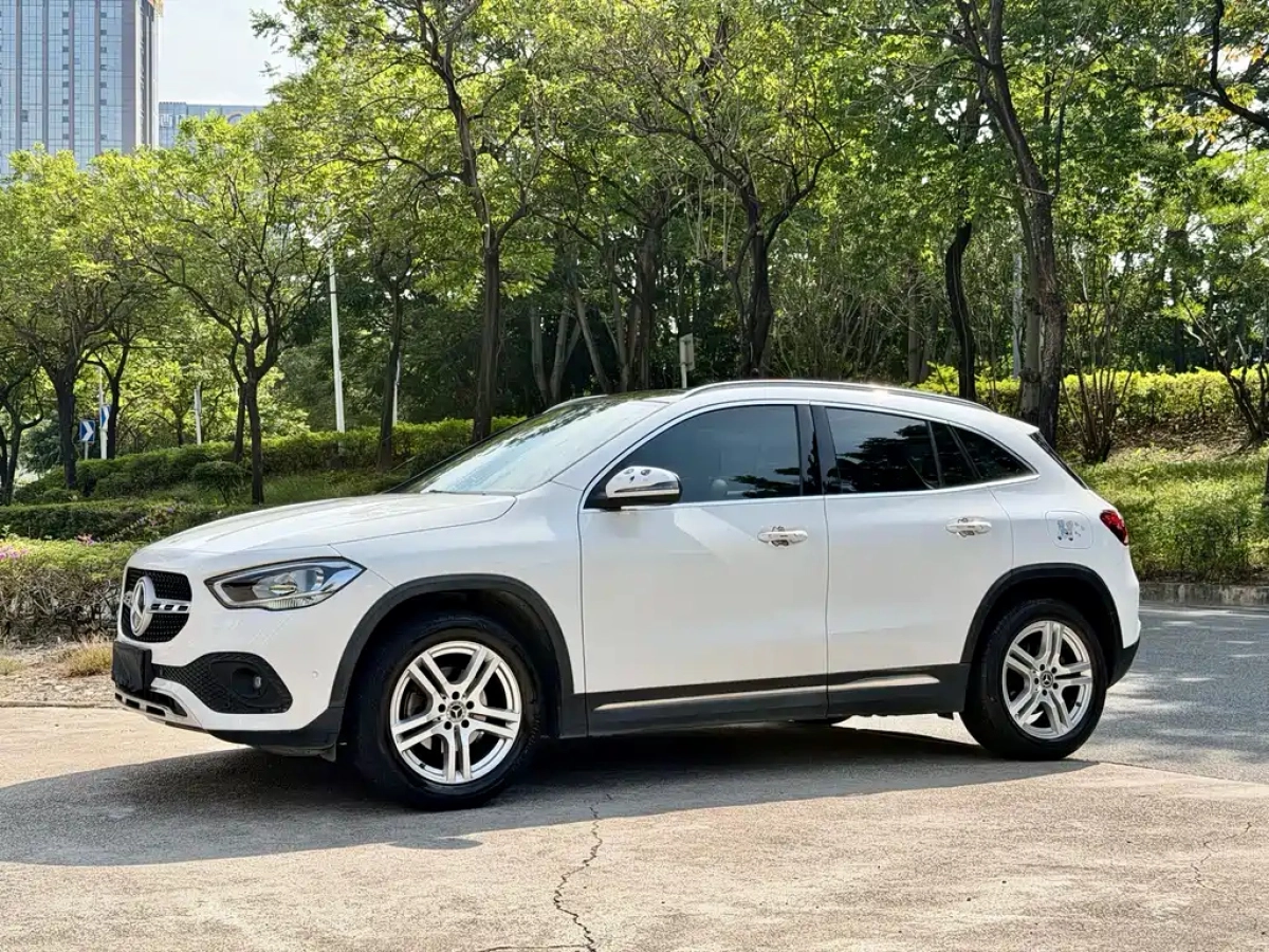 MERCEDES-BENZ GLA  2021
