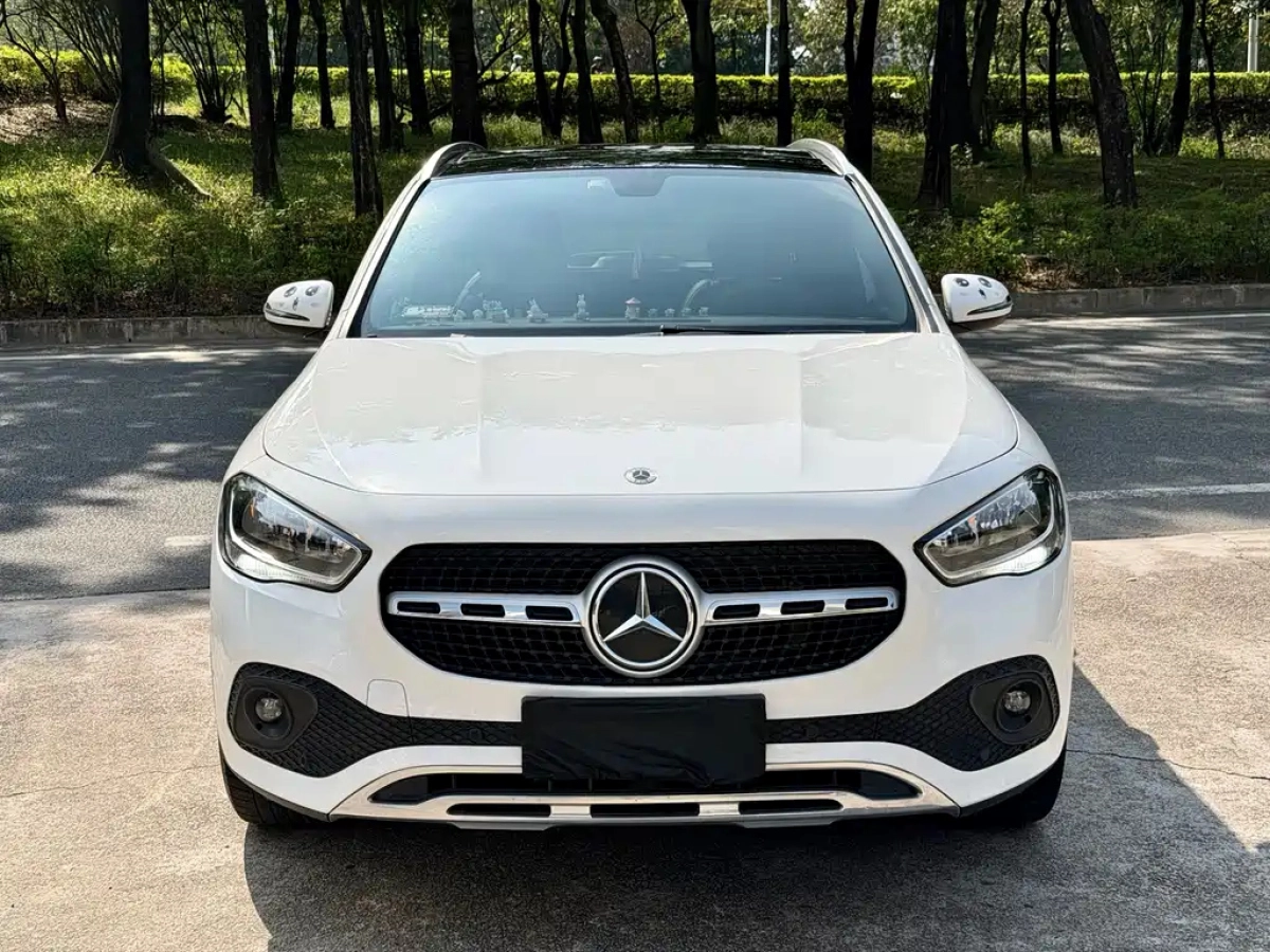 MERCEDES-BENZ GLA