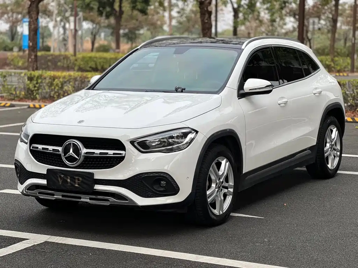 MERCEDES-BENZ GLA
