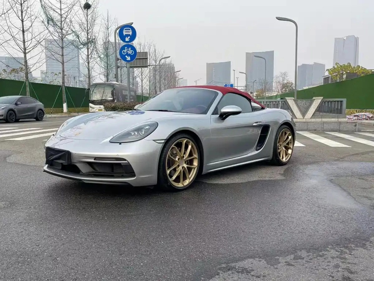 PORSCHE 718