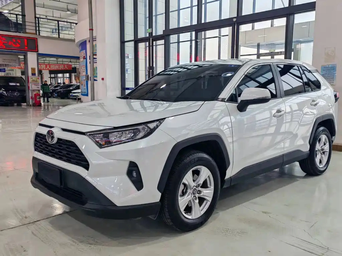 TOYOTA RAV4  2024