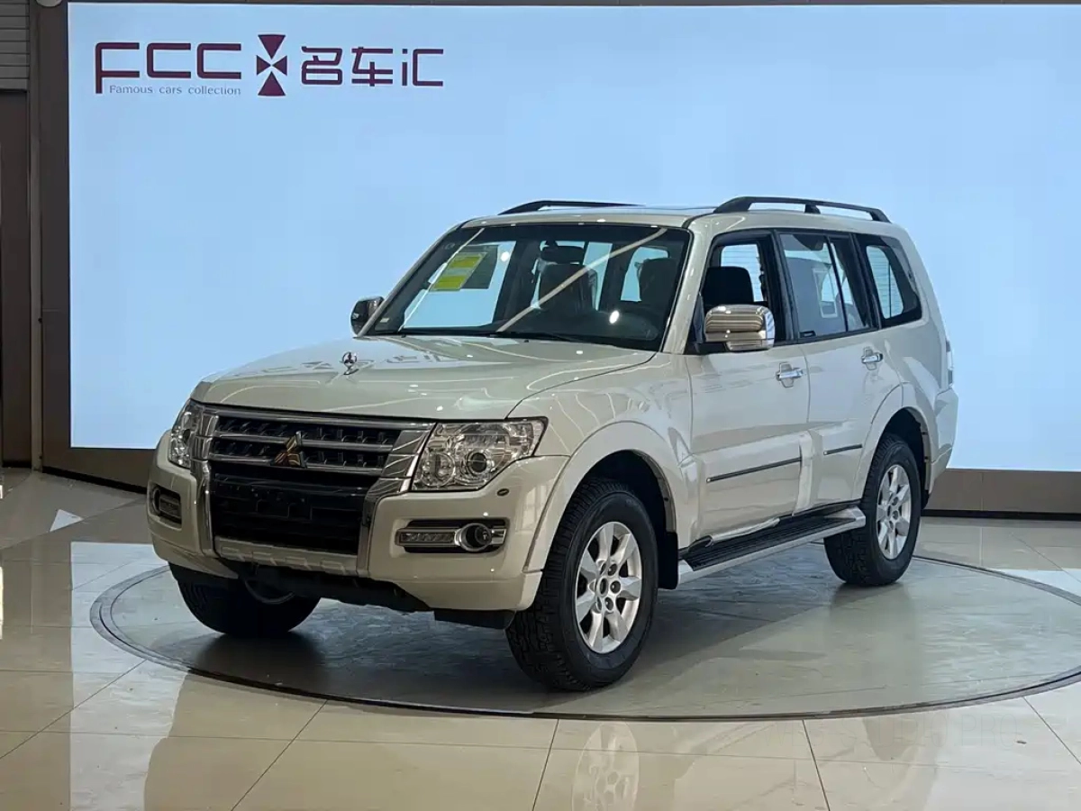 MITSUBISHI PAJERO IMPORT  2025