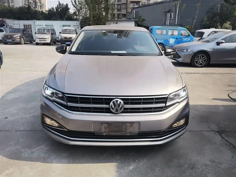 VOLKSWAGEN BORA