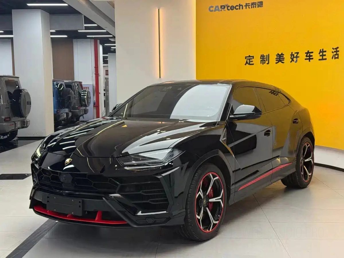 LAMBORGHINI URUS  2022