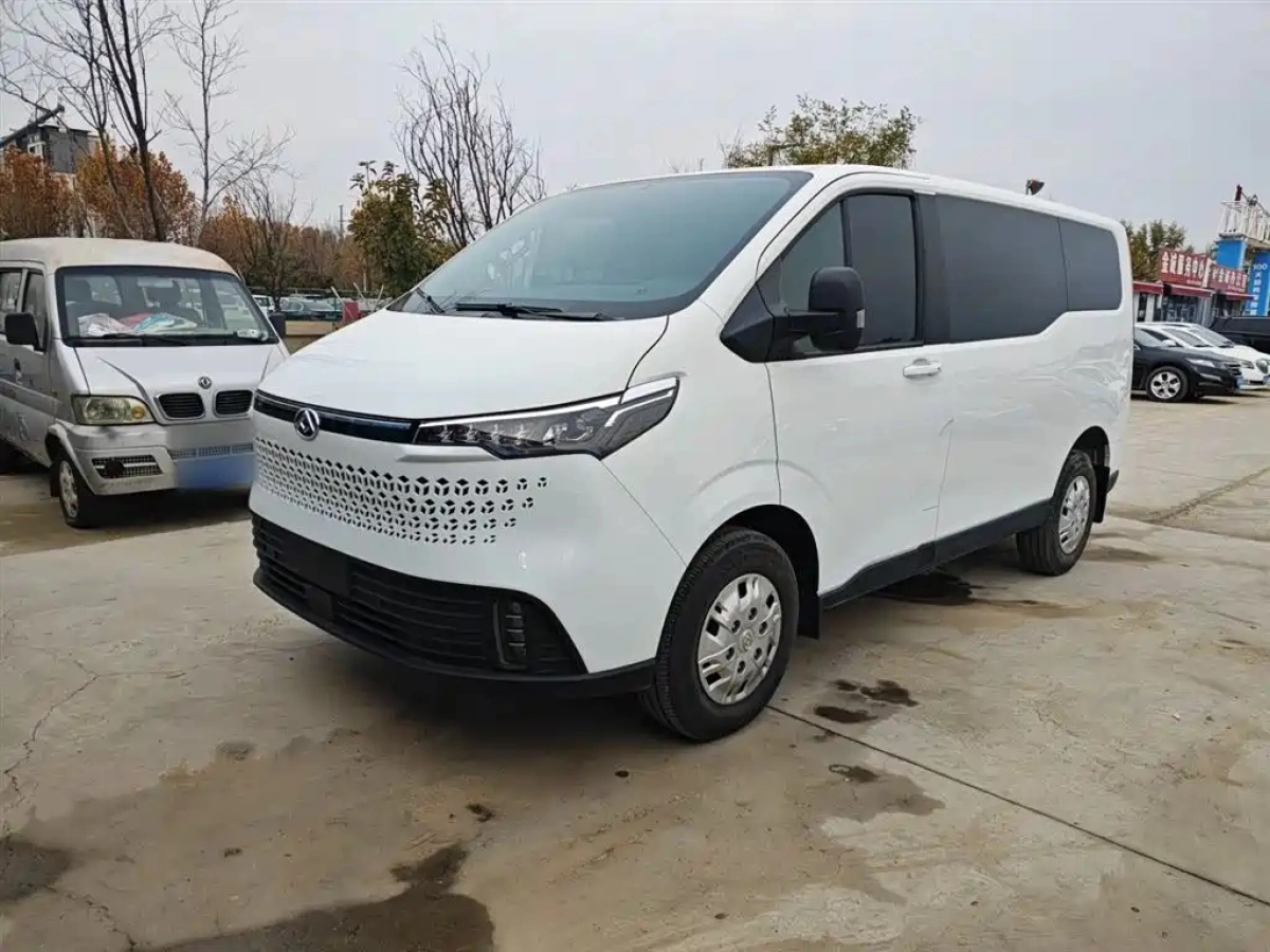 SAIC MAXUS XINTU V70  2024