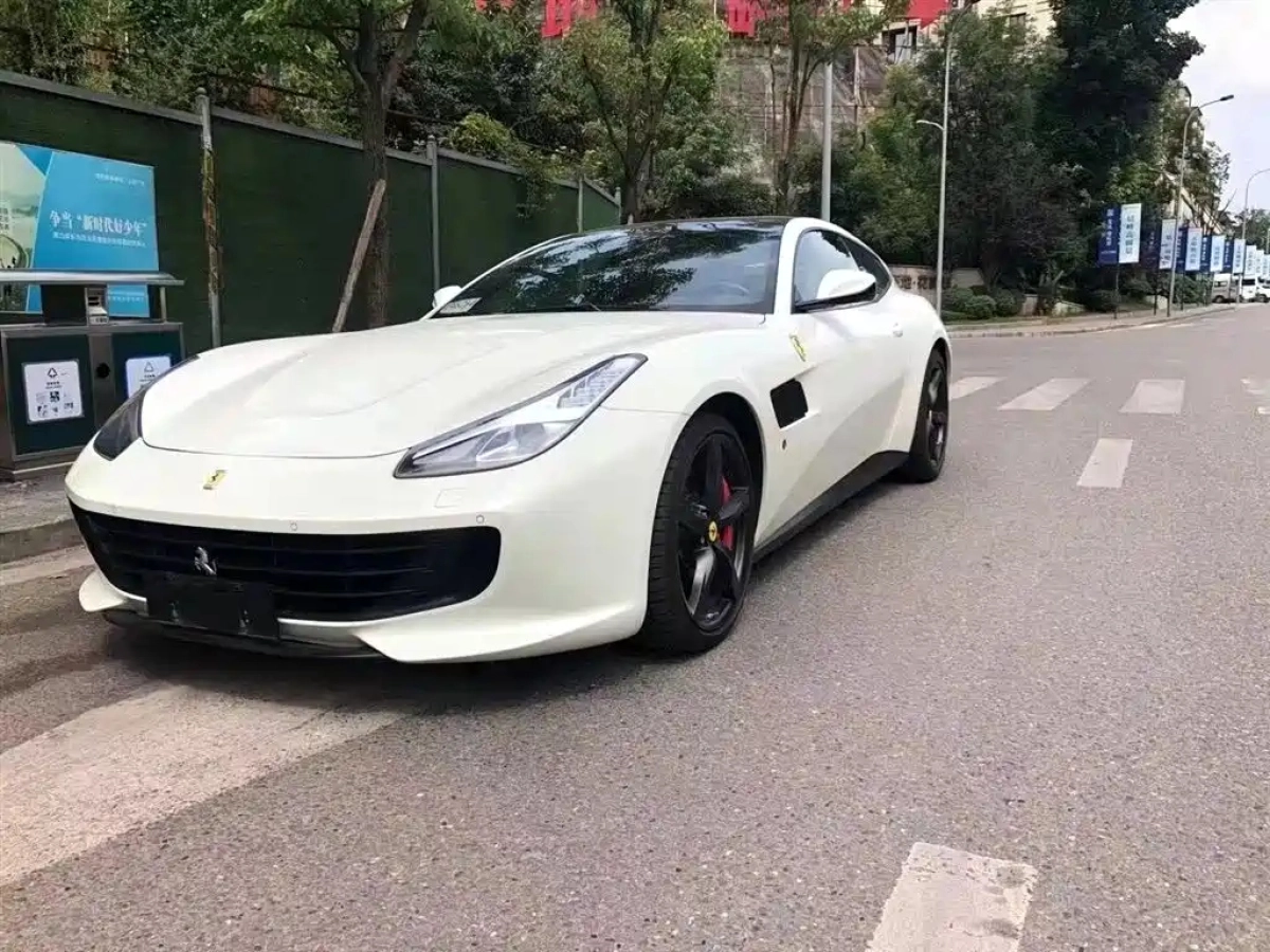 FERRARI GTC4LUSSO  2019