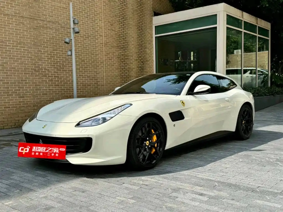 FERRARI GTC4LUSSO