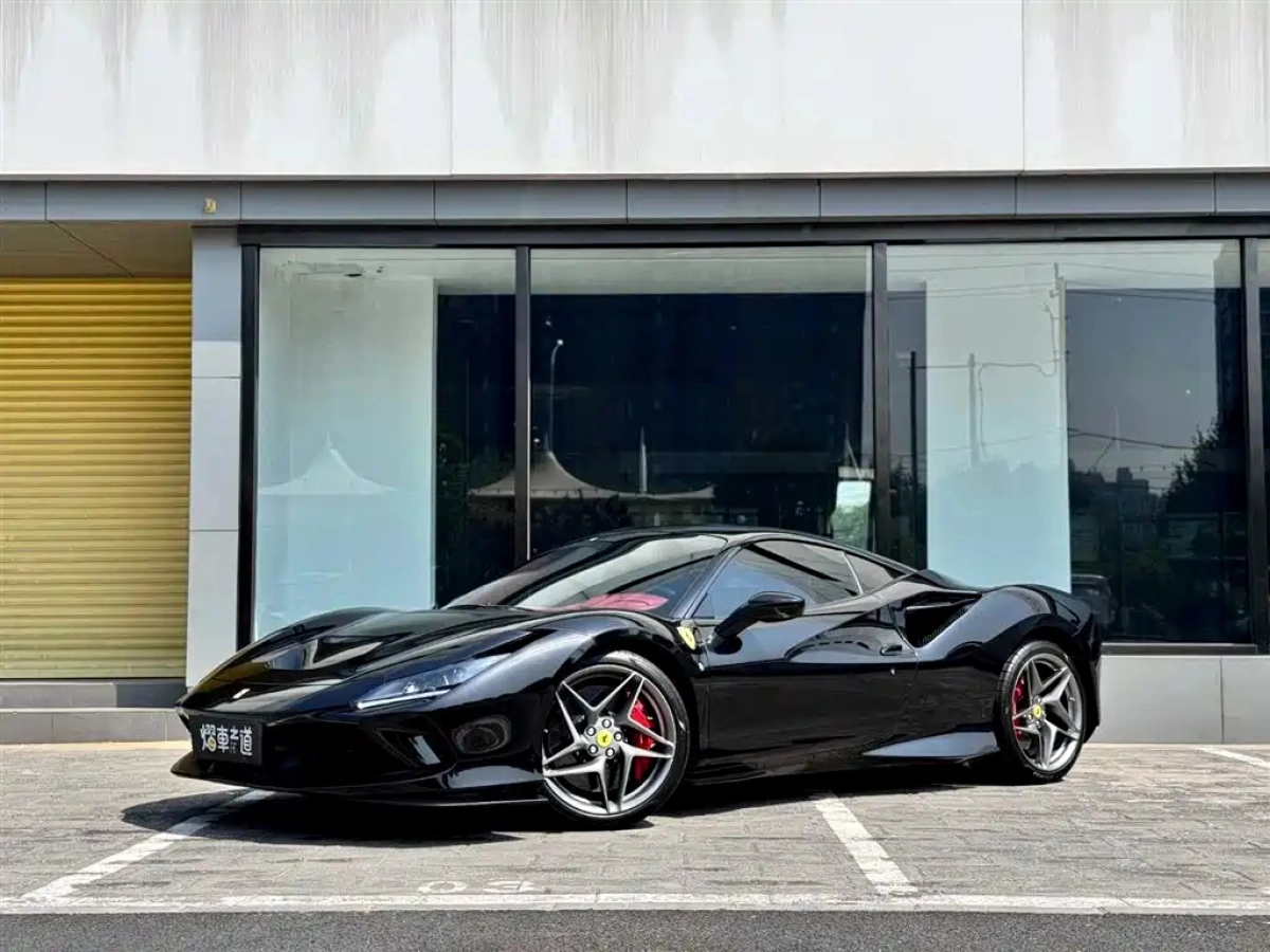 FERRARI F8  2022