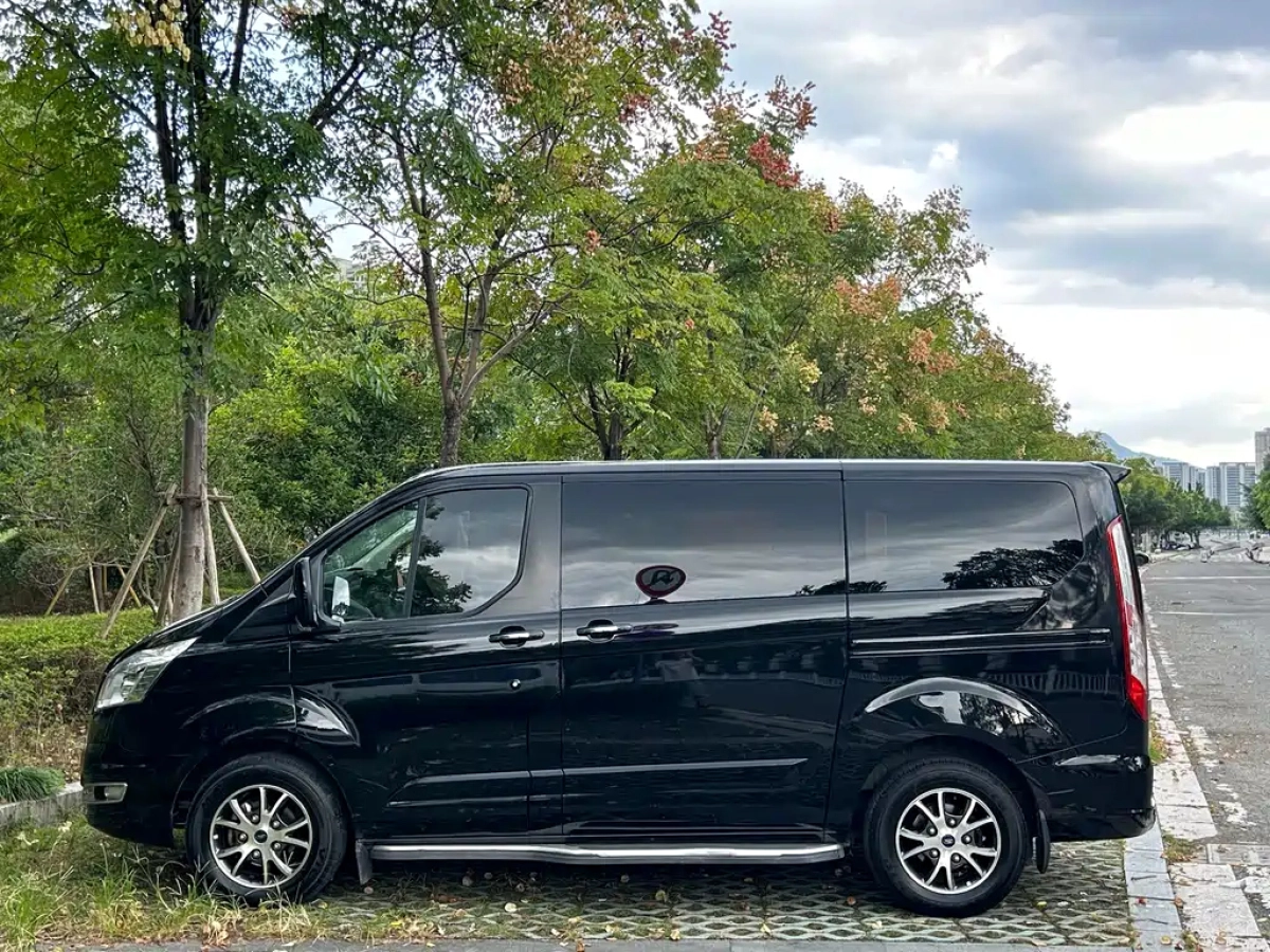 FORD TOURNEO