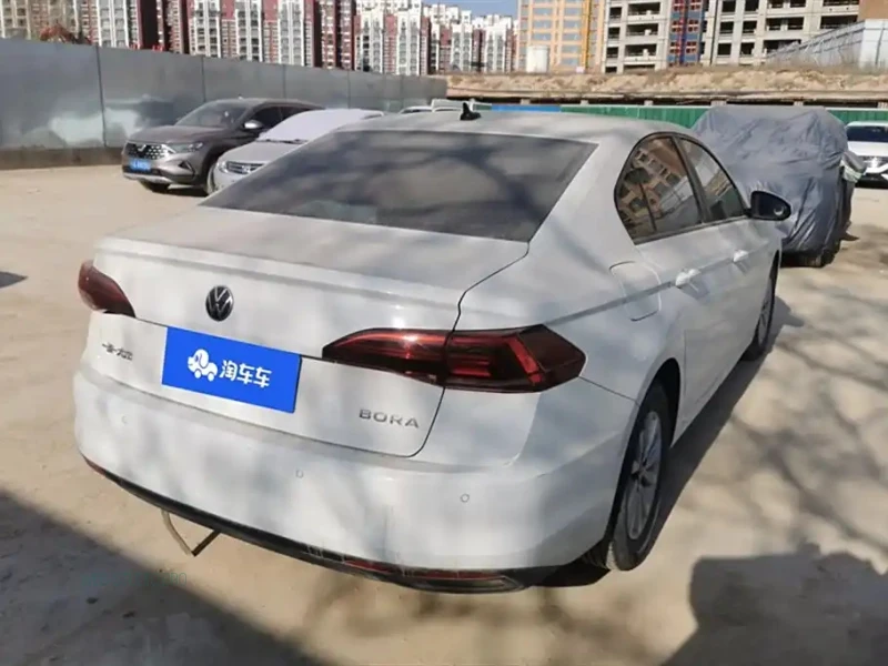 VOLKSWAGEN BORA