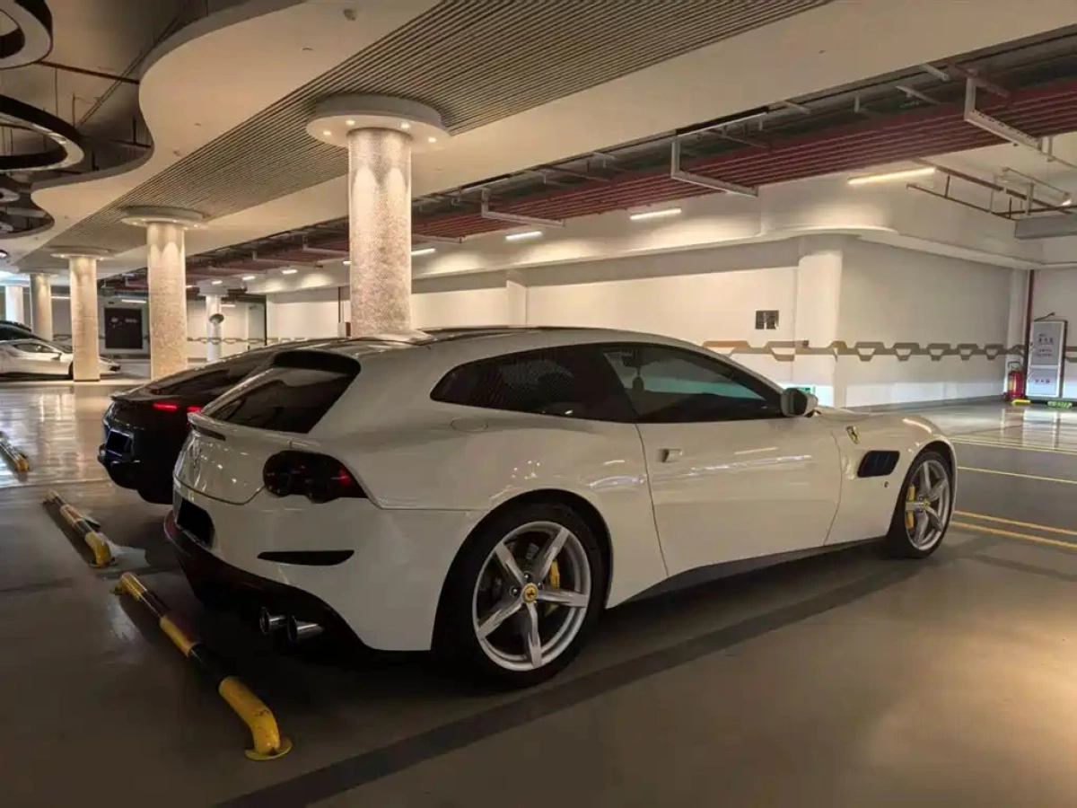 FERRARI GTC4LUSSO